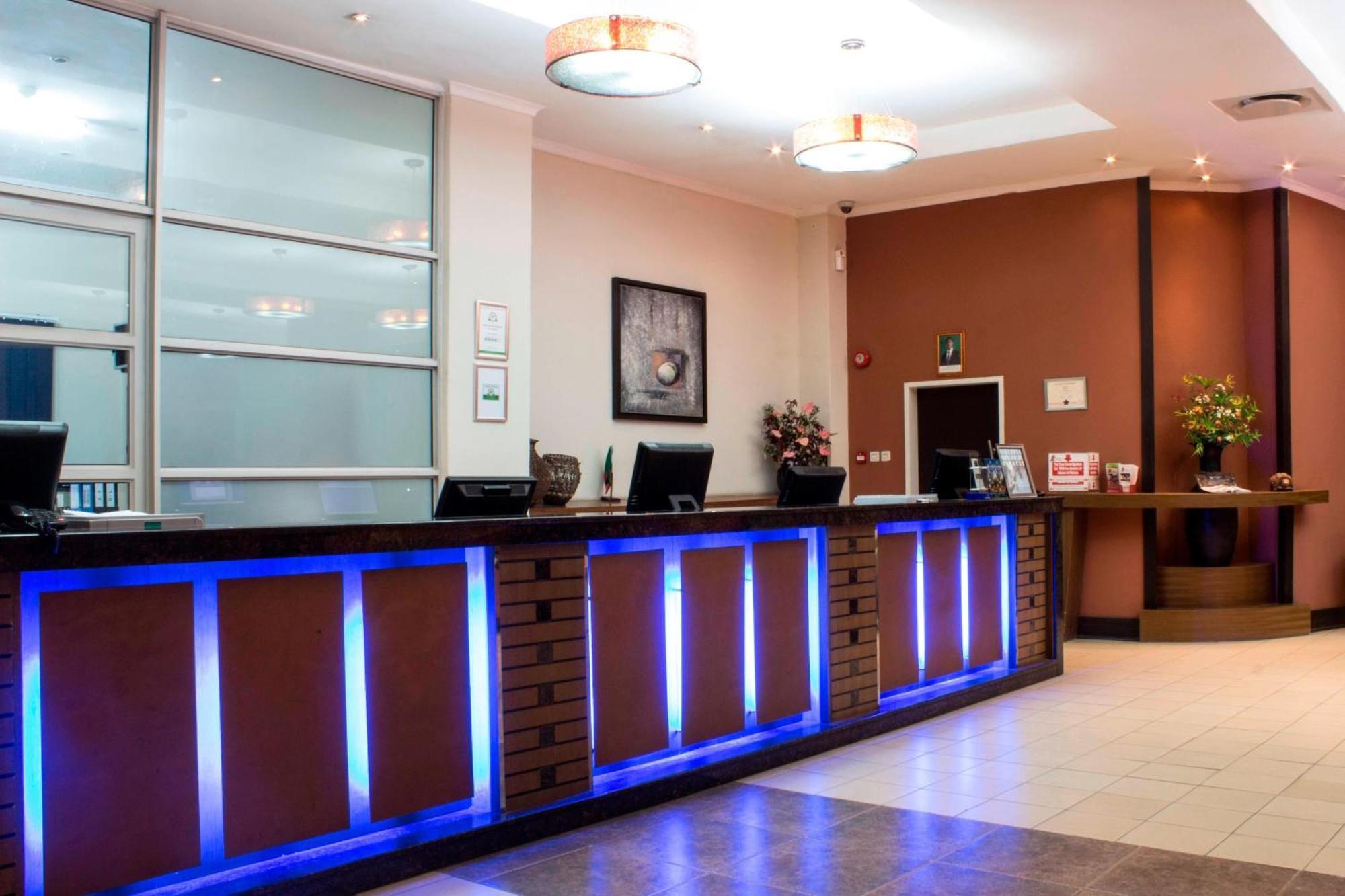 Protea Hotel by Marriott Lusaka Exteriör bild
