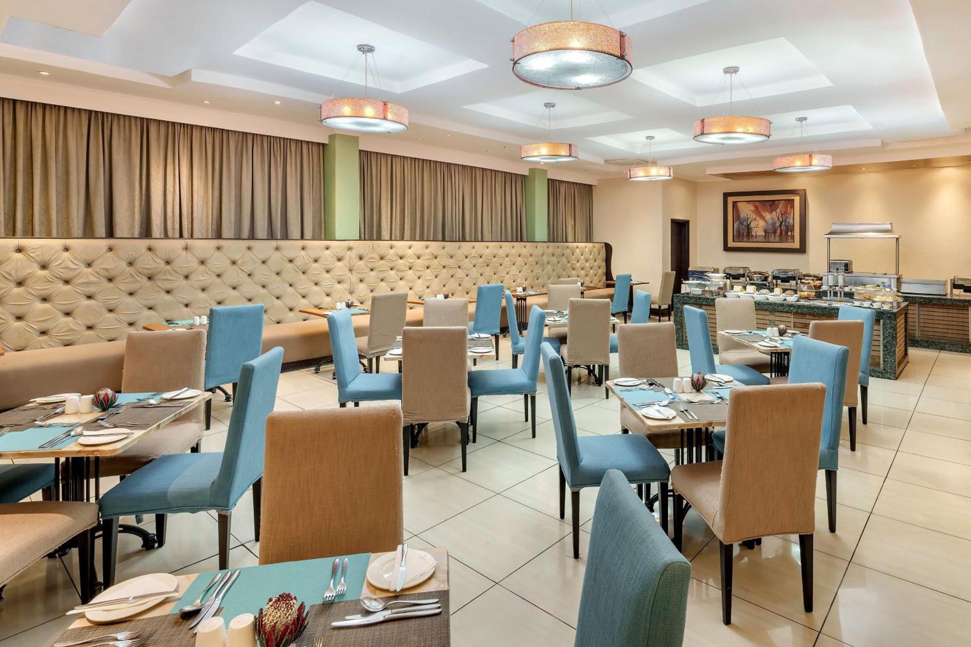 Protea Hotel by Marriott Lusaka Exteriör bild