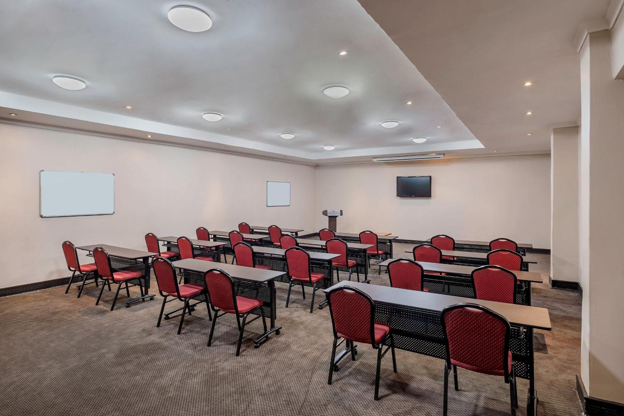Protea Hotel by Marriott Lusaka Exteriör bild