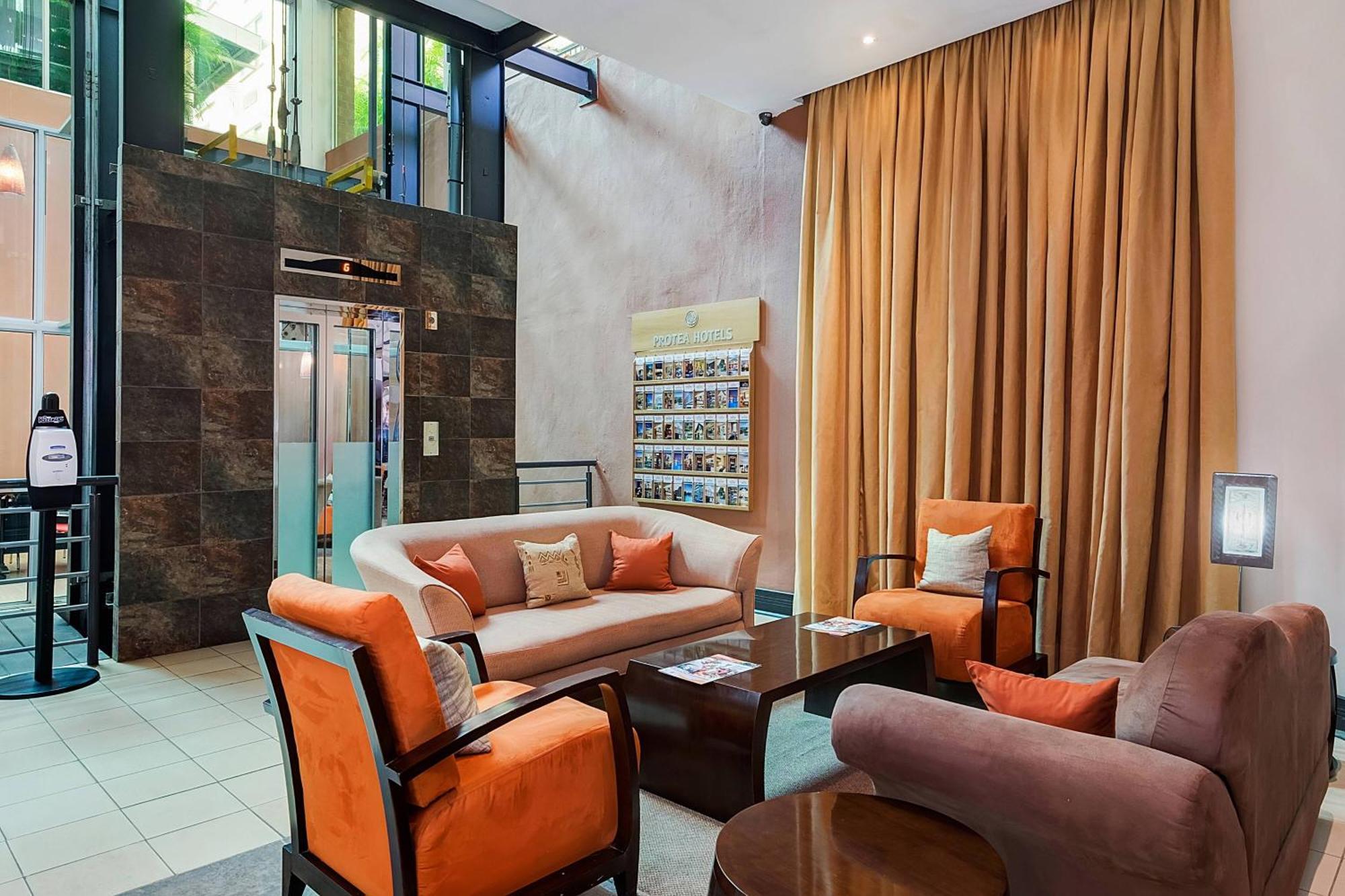 Protea Hotel by Marriott Lusaka Exteriör bild
