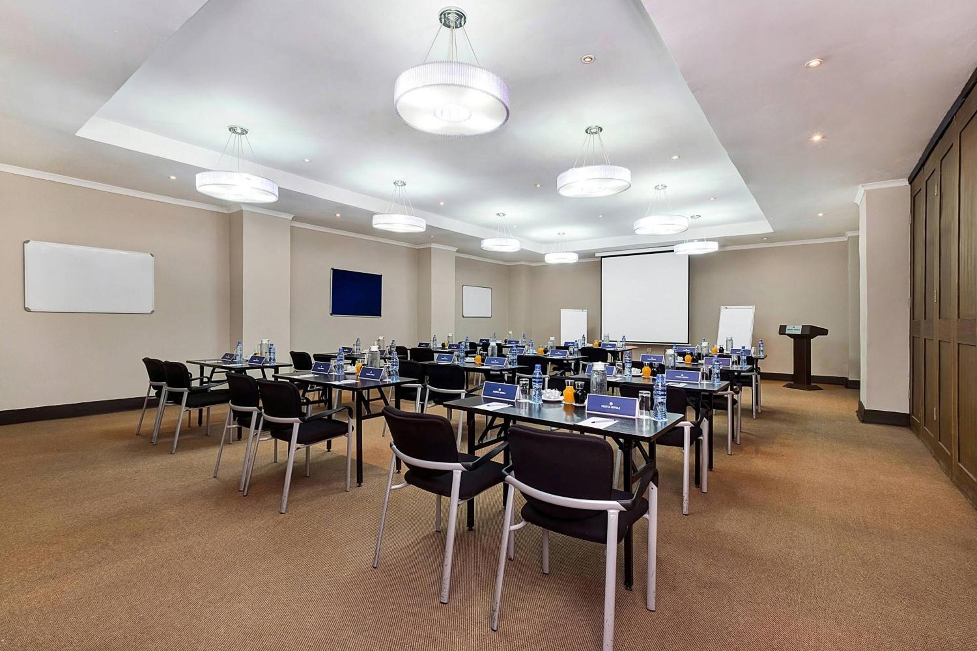 Protea Hotel by Marriott Lusaka Exteriör bild