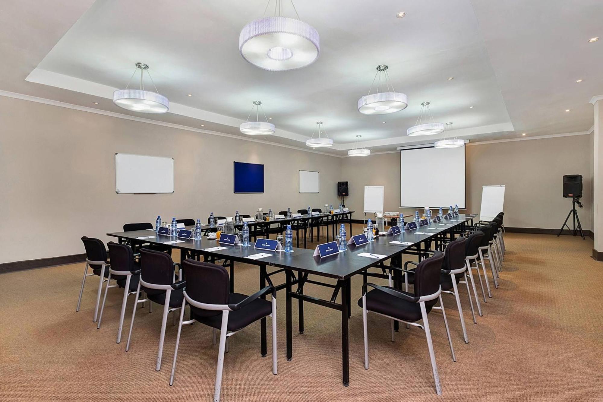 Protea Hotel by Marriott Lusaka Exteriör bild